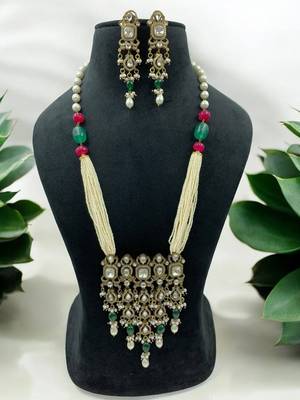 Traditional green & red beaded kundan jewelry set 3