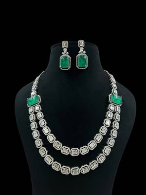 Luxury silver-plated emerald green stone necklace set with earrings 3