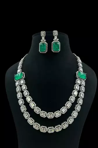 Luxury silver-plated emerald green stone necklace set with earrings