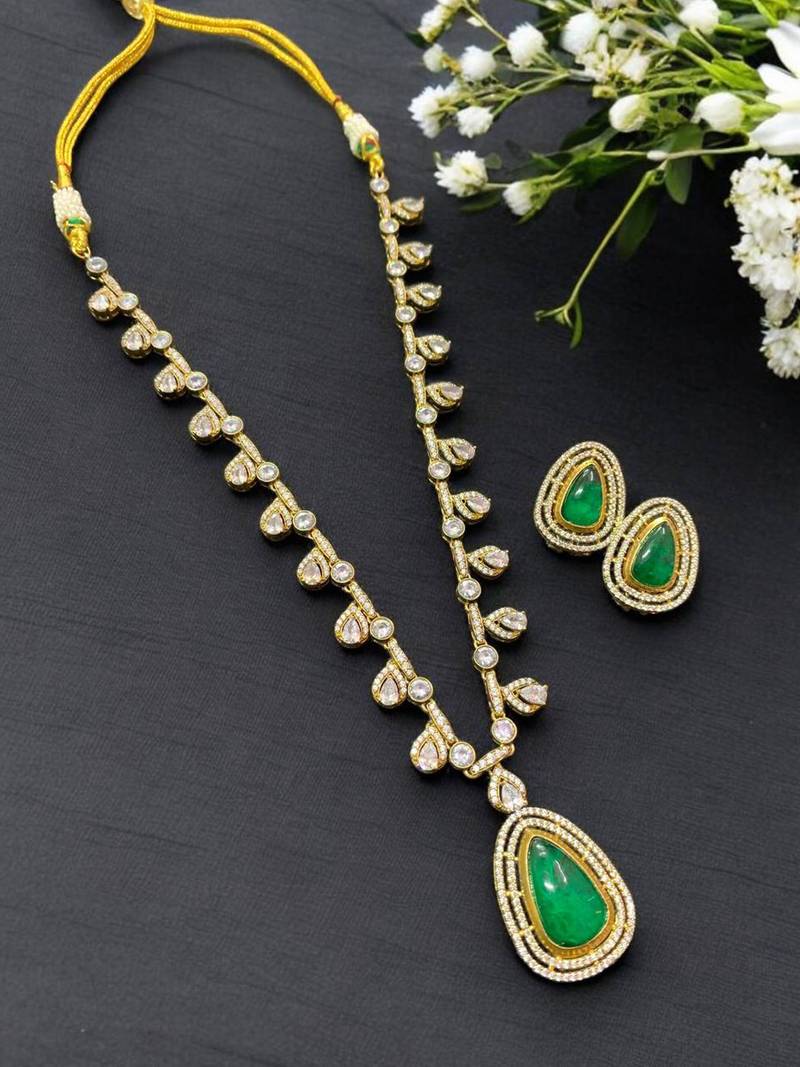 Elegant teardrop green gem necklace with earrings