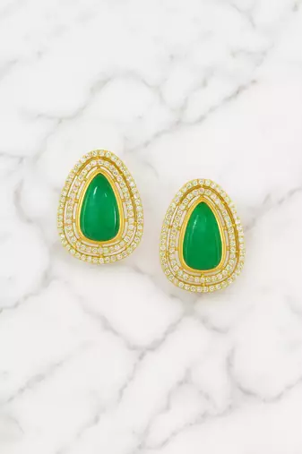 Elegant teardrop green gem necklace with earrings
