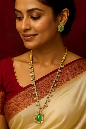 Elegant teardrop green gem necklace with earrings