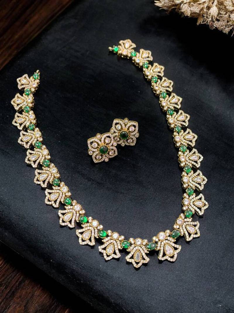 Elegant sapphire stone floral necklace with earrings