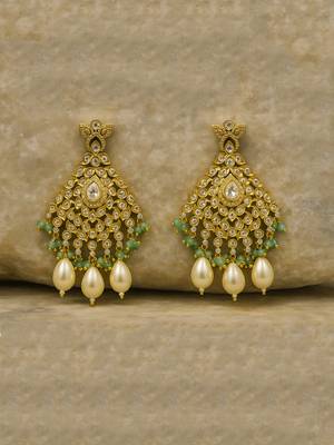 Elegant green beaded kundan necklace set with pearl drops 2