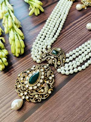 Royal pearl and green stone kundan necklace set 3