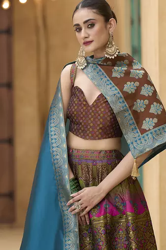 Lehenga Choli Jacquard Kanjiwaram silk blend in Brown