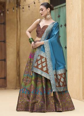 Lehenga Choli Jacquard Kanjiwaram silk blend in Brown 4