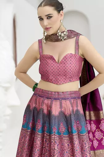 Lehenga Choli Jacquard Kanjiwaram silk blend in Pink