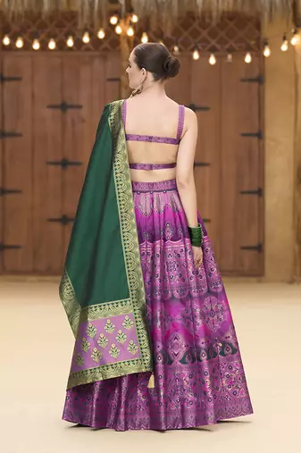 Lehenga Choli Jacquard Kanjiwaram silk blend in Purple