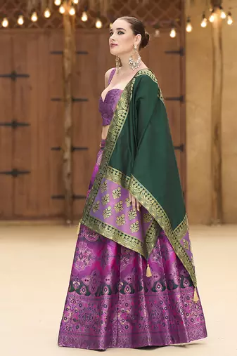 Lehenga Choli Jacquard Kanjiwaram silk blend in Purple
