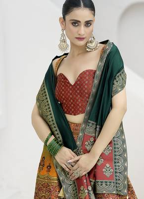 Lehenga Choli Jacquard Kanjiwaram silk blend in Rust 2