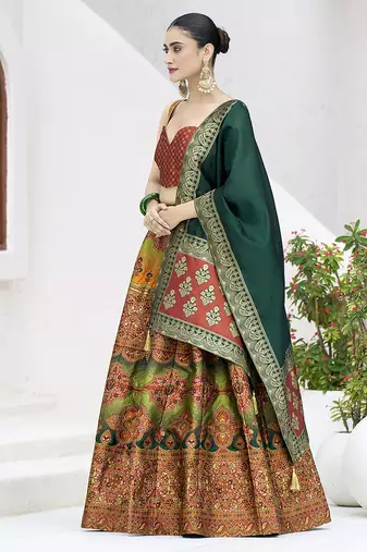 Lehenga Choli Jacquard Kanjiwaram silk blend in Rust