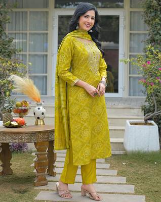 Women yellow silk blend bandhani embroidered straight kurta trousers with dupatta 3