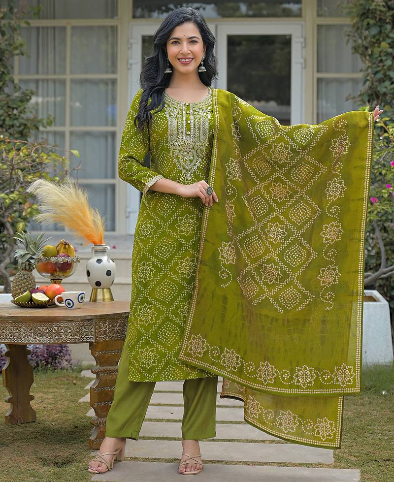 Women green silk blend bandhani embroidered straight kurta trousers with dupatta