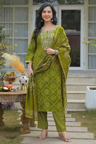 Women green silk blend bandhani embroidered straight kurta trousers with dupatta