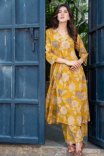 	Floral Printed Knee Length Rayon Kurta Set