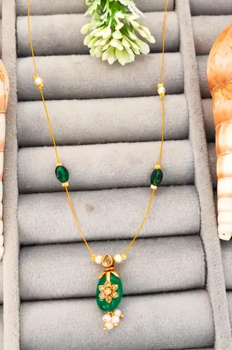 Elegant green stone pendant chain with pearl drops