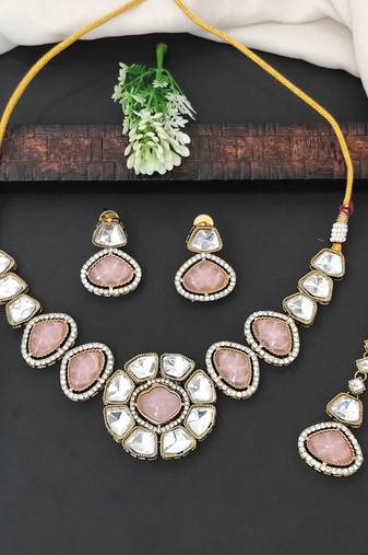 Elegant pink stone kundan necklace set with matching earrings