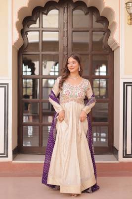 Off white sequins Zari embroidered Kurti with dupatta 4