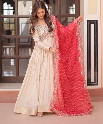 Off white sequins Zari embroidered Kurti with dupatta 5