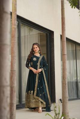 Rama Green Faux Georgette sequins Zari embroidered Kurti with dupatta 4