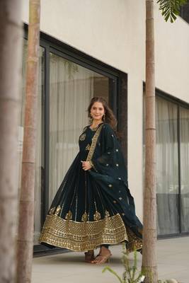 Rama Green Faux Georgette sequins Zari embroidered Kurti with dupatta 5