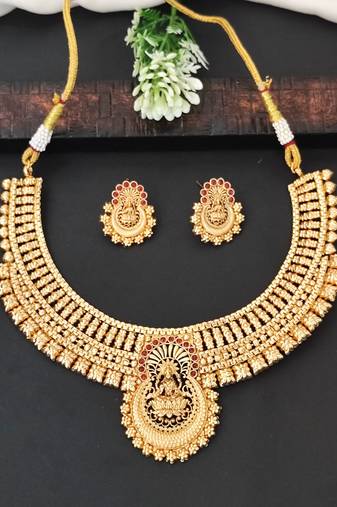 Temple jewellery lakshmi pendant choker for bridal wear