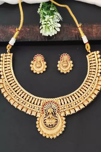 Temple jewellery lakshmi pendant choker for bridal wear