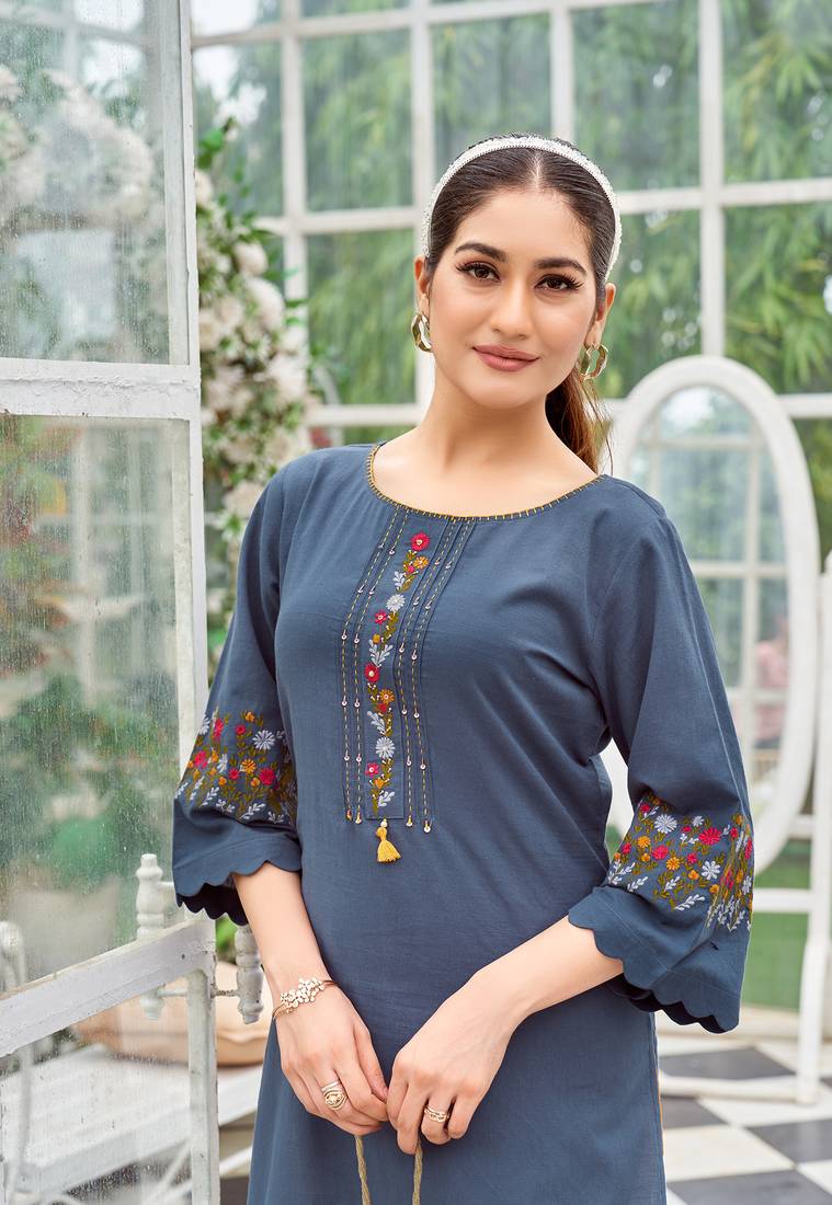 Women Rayon & Thread Work Ethnic Dress