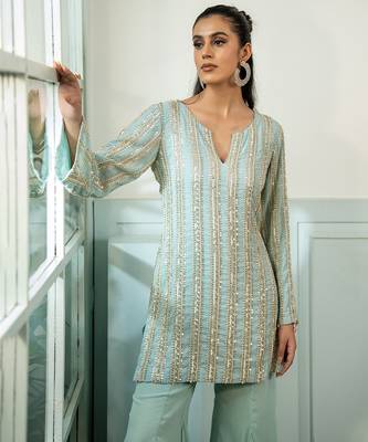Green embroidered georgette kurta set 2