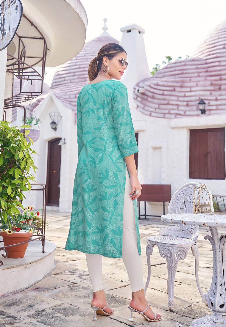 Women Print & Rayon Straight Kurti