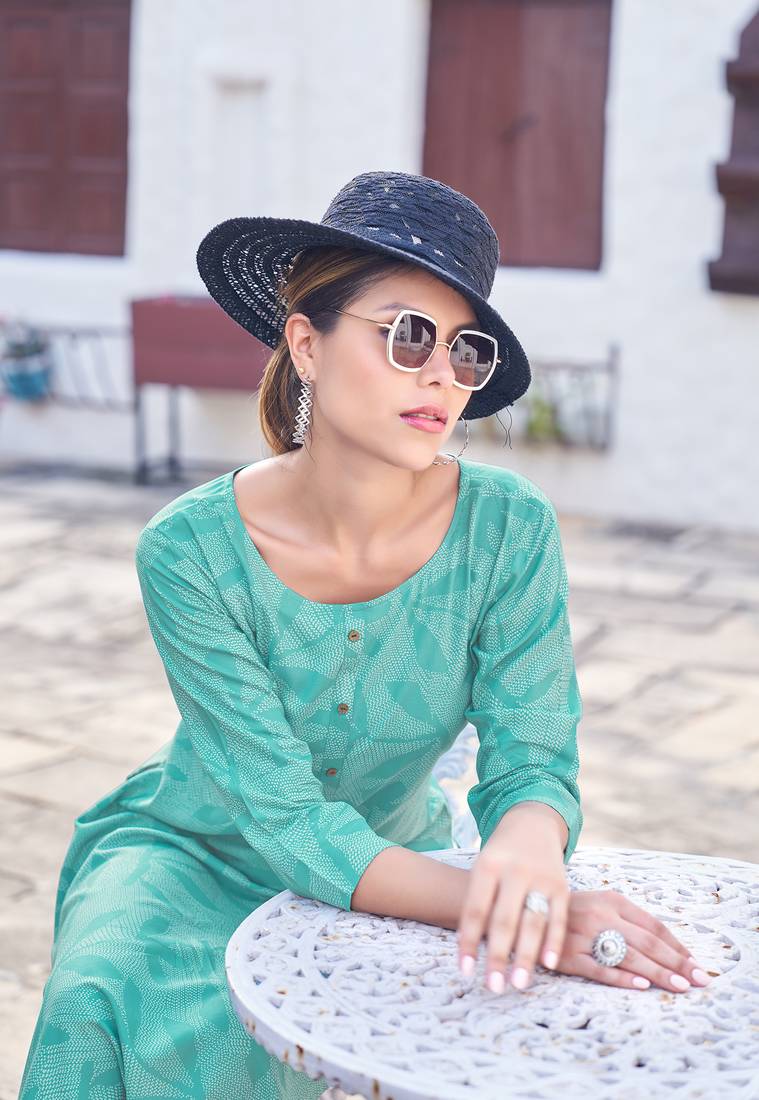 Women Print & Rayon Straight Kurti