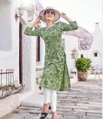 Women Print & Rayon Straight Kurti
