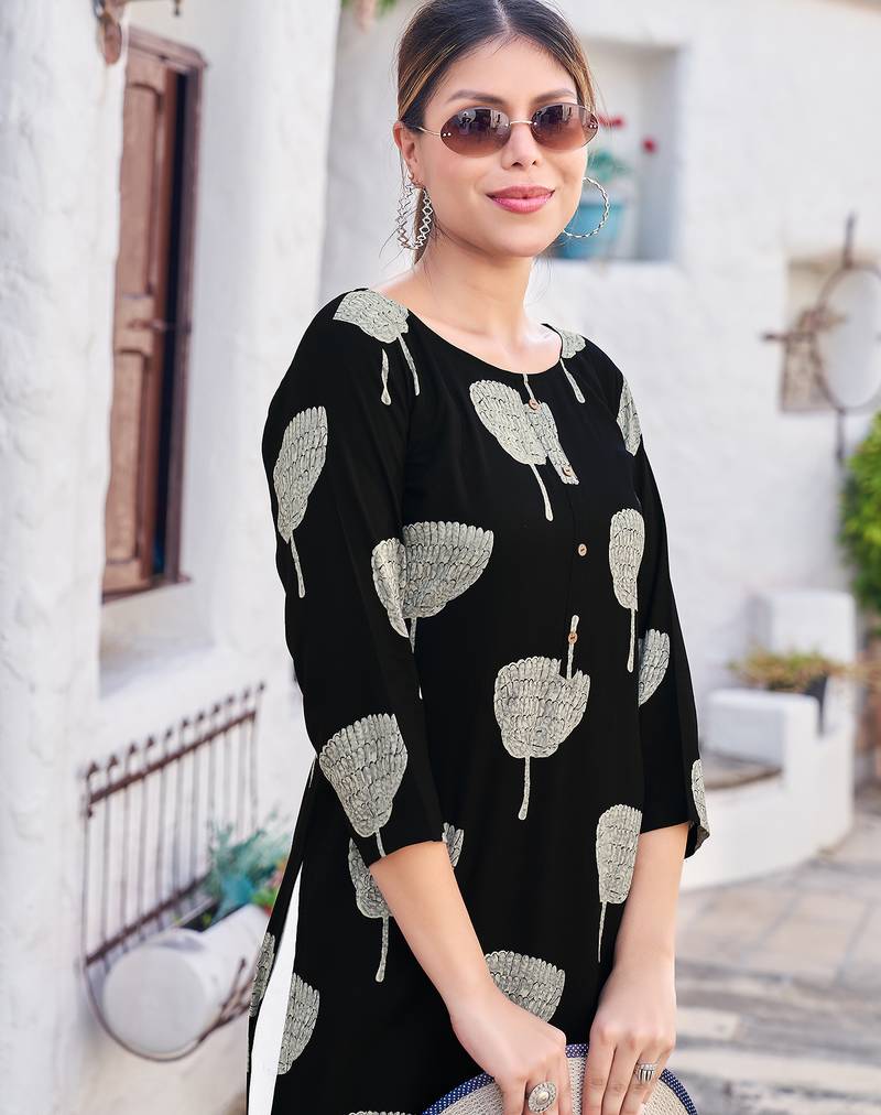 Women Print & Rayon Straight Kurti