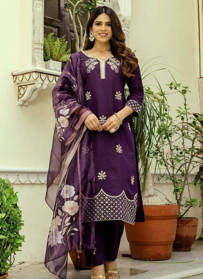 Women's Beautiful Viscose Chanderi Fabric Thread Work Straight Kurta Pant and Dupatta Set