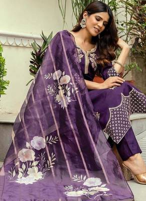  Viscose Chanderi Thread Work Straight Kurta Pant and Dupatta Set 5