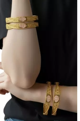 Set of 4 gold plated lotus motifs bangle set