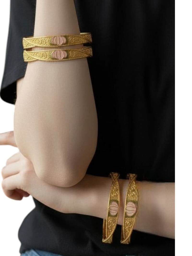 Set of 4 gold plated lotus motifs bangle set