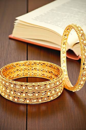 Set of 4 gold plated marquise stone bangle
