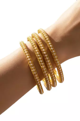 Set of 4 gold plated sleek moti bangle set