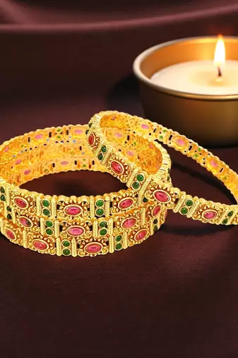 Gold plated set of 4 kemp stone bangle set