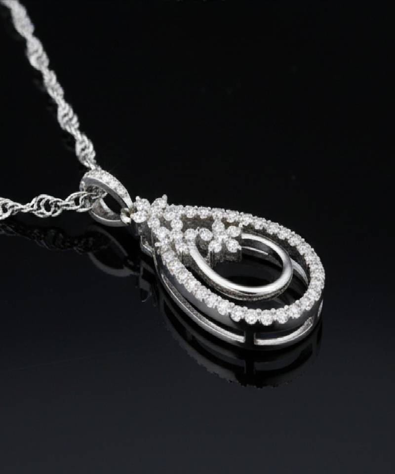 Pure 925 silver designer moissanite pendant for women