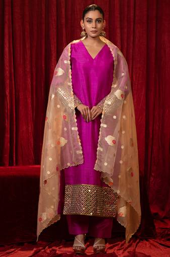 Magenta mirror lace work v-neck long line kurta with side pockets, plazzo & organza dupatta set