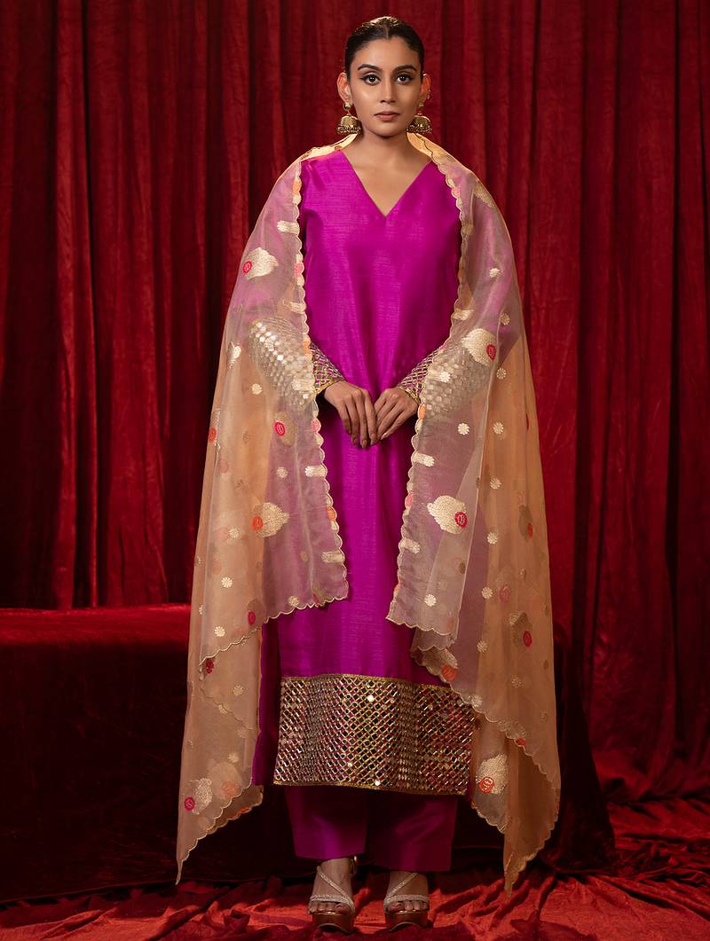 Magenta mirror lace work v-neck long line kurta with side pockets, plazzo & organza dupatta set