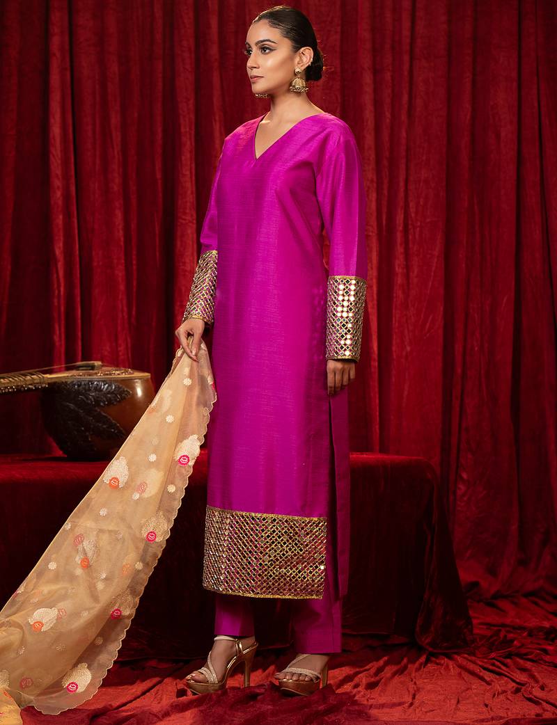 Magenta mirror lace work v-neck long line kurta with side pockets, plazzo & organza dupatta set