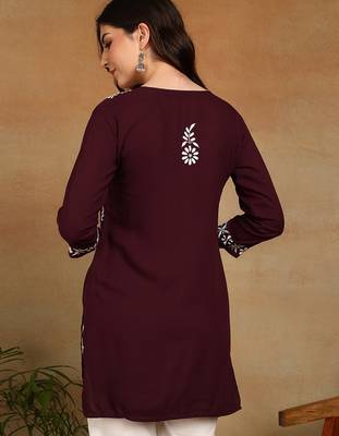 women ethnic motifs hand embroidered v-neck chikankari liva straight kurti 2