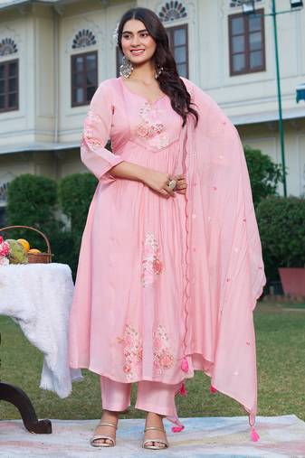Women Mul Chanderi with thread work & Khatli Work Kurta With Trouser & With Dupatta