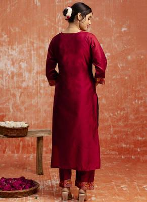 Cotton silk blend red casual wear embroidery work kurta set 3