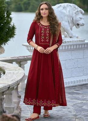Vichitra silk red party wear embroidery work kurta set 4