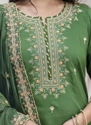 Silk blend green occasional wear embroidery work kurta set 4